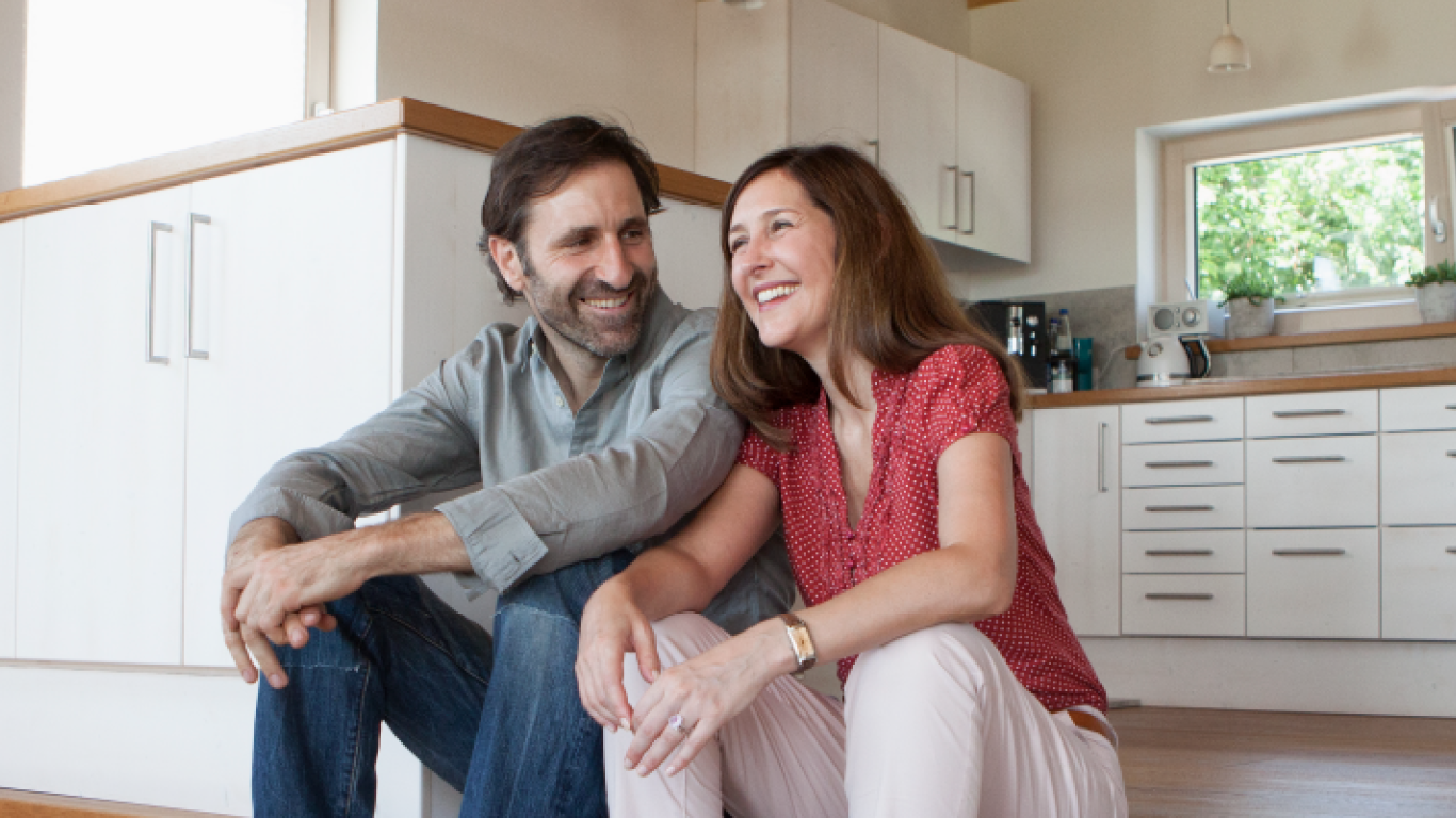 Una pareja en la cocina
